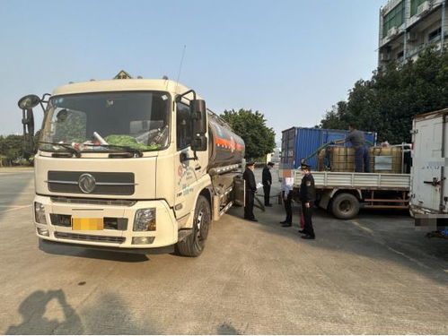 肇慶一司機(jī)半路購油遇執(zhí)法，道路貨物運(yùn)輸安全引關(guān)注